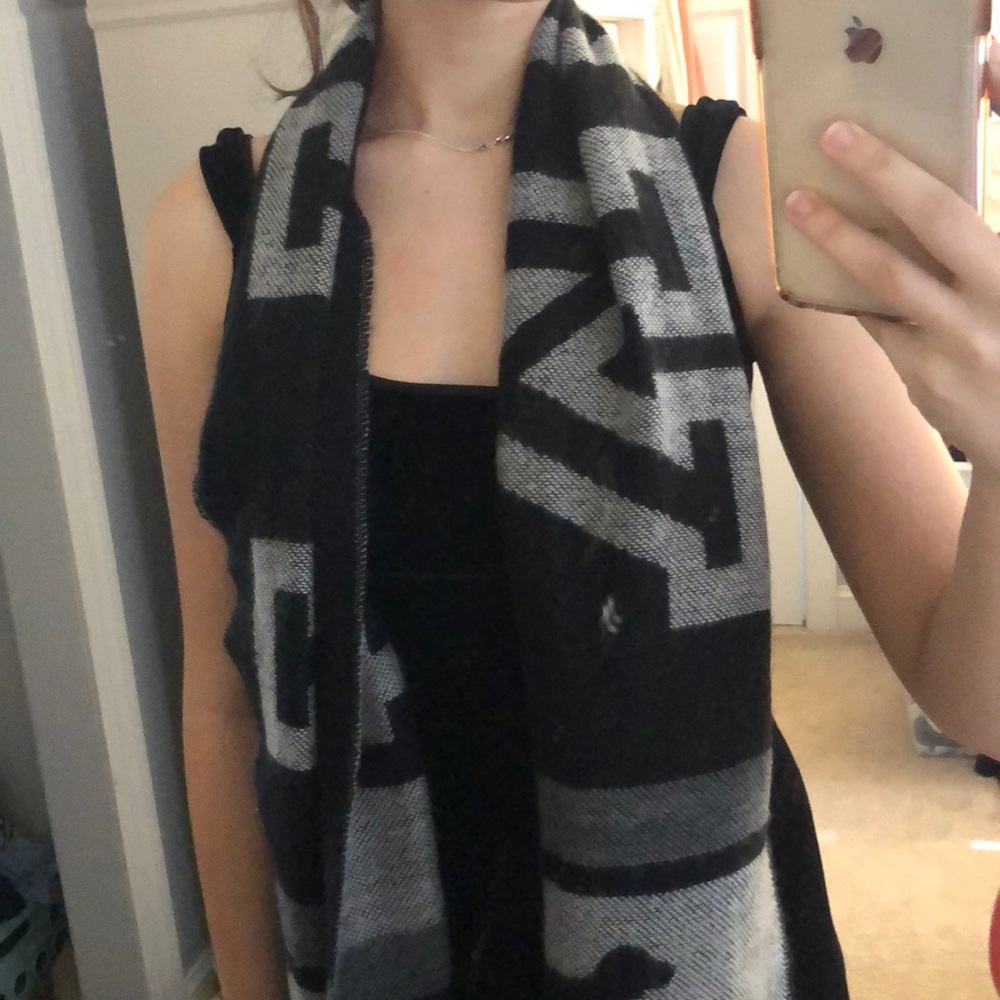 NWOT black vs pink scarf